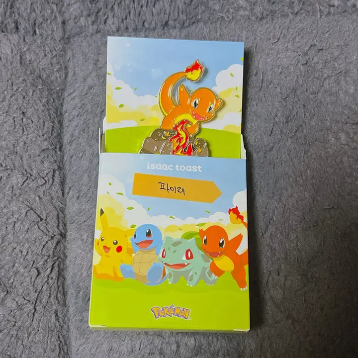 [BUNJANG] Isaac Toast x Pokemon Charm Charizard + Shopping Bag (Opened) / (개봉) 이삭토스트 x 포켓몬뱃지 파이리 + 쇼핑백