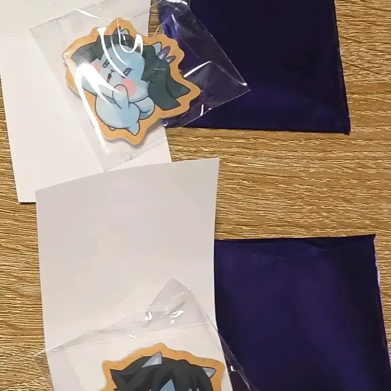 [BUNJANG] Giyu Acrylic Badge + Aoi Acrylic Badge Bundle Set / 발렌타인 기유 아크릴 뱃지+아오이 아크릴 뱃지 일괄 판매 합니다
