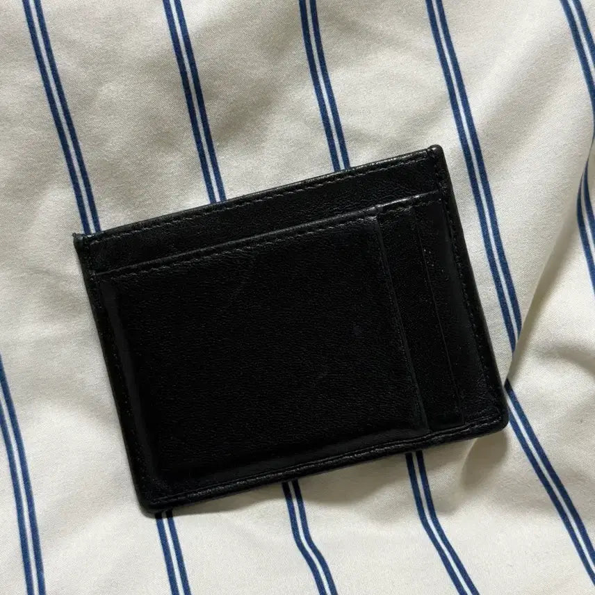 [SOLD OUT] 미우미우 카드지갑 블랙 마테라쎄 금장