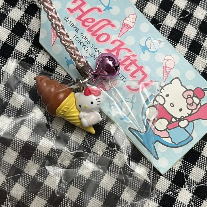 [BUNJANG] Sanrio Classic Hello Kitty "Cool Sweets / Chocolate Ice Cream" Strap / 산리오) 고전 헬로키티 키티스트랩 (쿨스위츠/초코 아이스크림)
