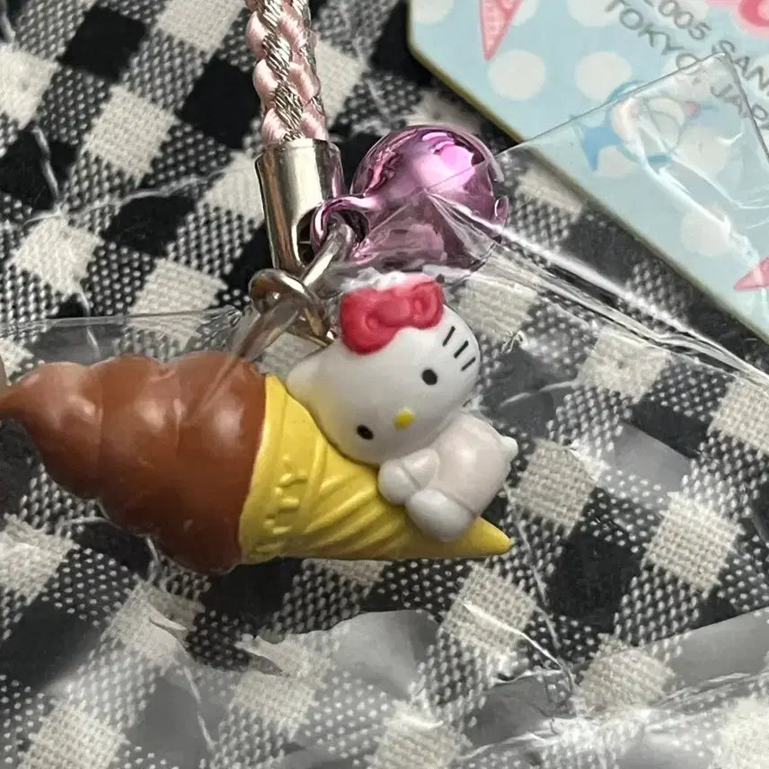 [BUNJANG] Sanrio Classic Hello Kitty "Cool Sweets / Chocolate Ice Cream" Strap / 산리오) 고전 헬로키티 키티스트랩 (쿨스위츠/초코 아이스크림)