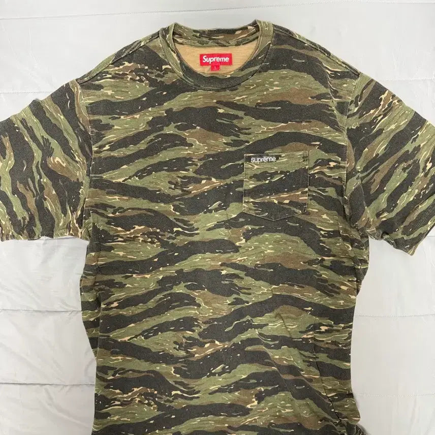 [BUNJANG] Supreme Tiger Camo Short Sleeve Pocket T-Shirt / 슈프림 숏슬리브 포켓 티셔츠 타이거 카모 - 24SS