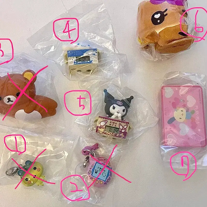 [BUNJANG] Cinnamoroll, Kuromi, Hello Kitty, Usahana Gacha Collection / 가챠모음 (시나모롤,쿠로미시계가챠/태닝키티안대가챠/우사하나식탁가챠)