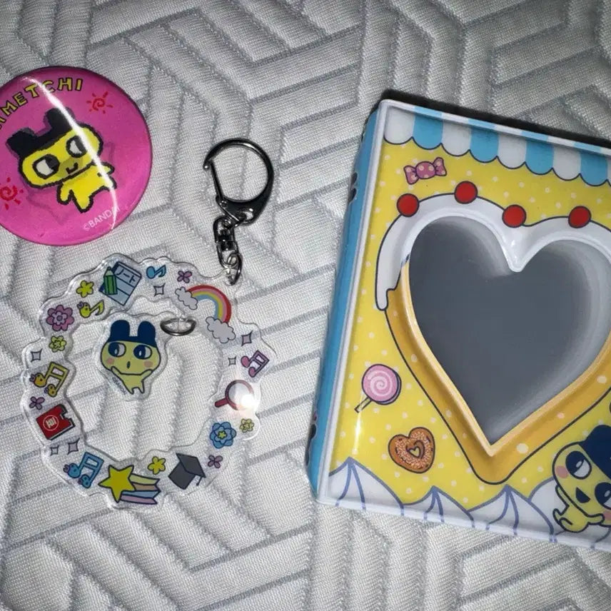 [BUNJANG] Tamagotchi Goods Keychain, Badge, Collect Book Bundle Set / 다마고치 굿즈 키링 뱃지 콜북 일괄