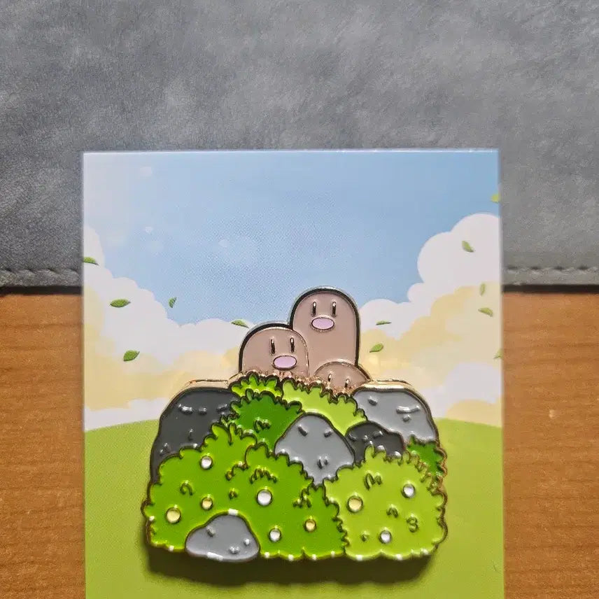 [BUNJANG] Isaac Toast x Pokémon Diglett Badge / 이삭토스트 포켓몬 디그다 뱃지