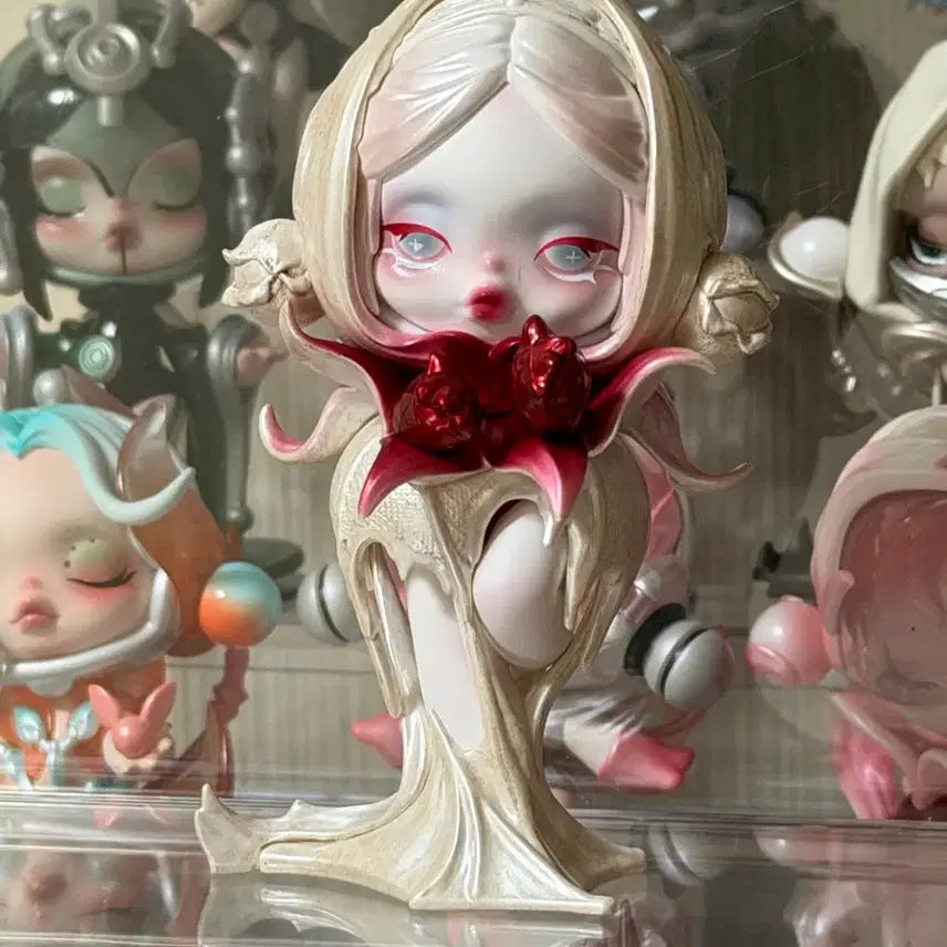 [BUNJANG] Popmart Skullpanda Act IV The Crown in Ashes Figure / 팝마트 스컬판다 꽃잎의 4막 피규어 교환 or 판매