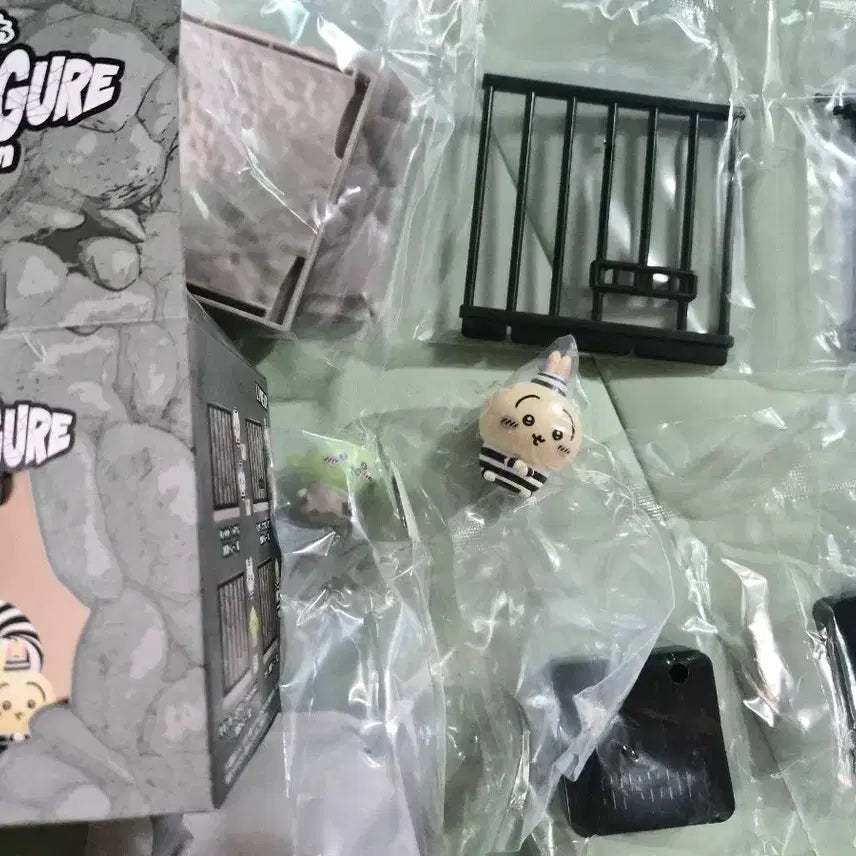 [BUNJANG] Chiikawa Usagi Goblin Prison Figure / 치이카와 감옥 피규어 우사기 고블린
