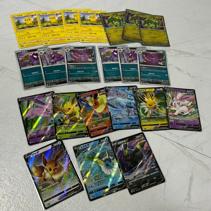 [BUNJANG] Pokemon Cards Pikachu, Eeveelutions, and Assorted International Cards Bundle / 포켓몬카드 피카츄, 중판 이브이즈외 여러 나라 카드 일괄