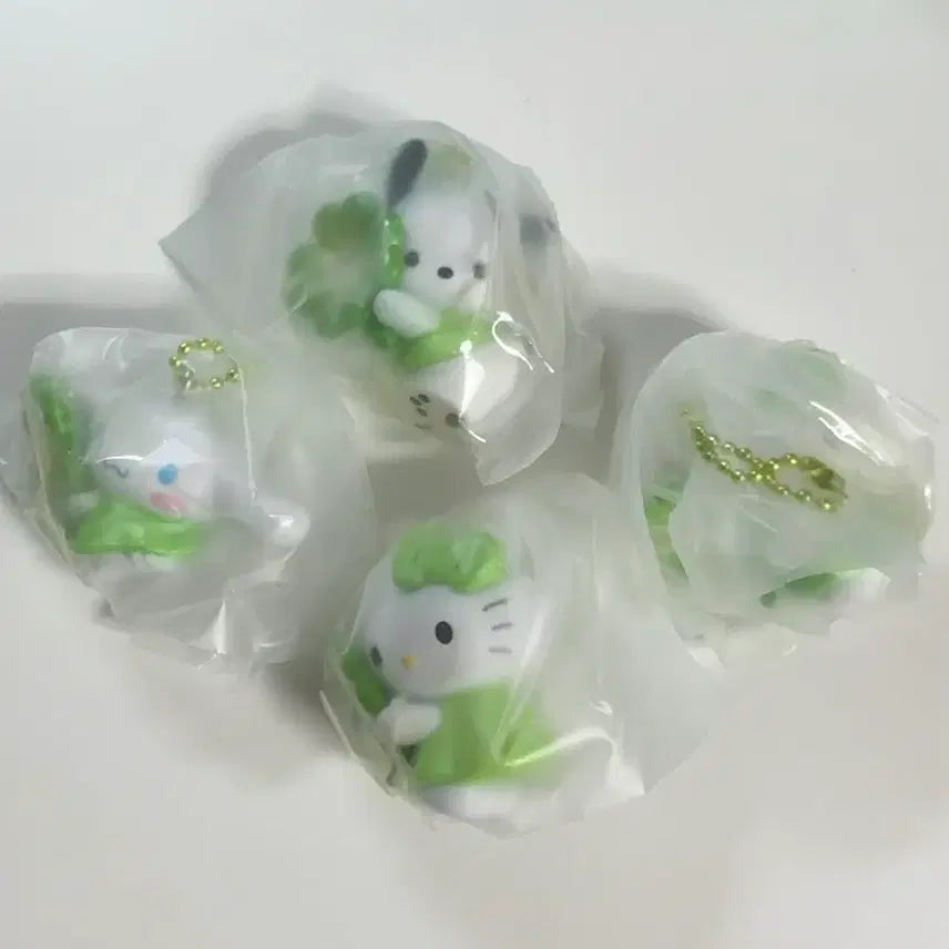 [BUNJANG] Sanrio Four-Leaf Clover Gacha Keyring / 산리오 네잎 클로버 가챠 키링