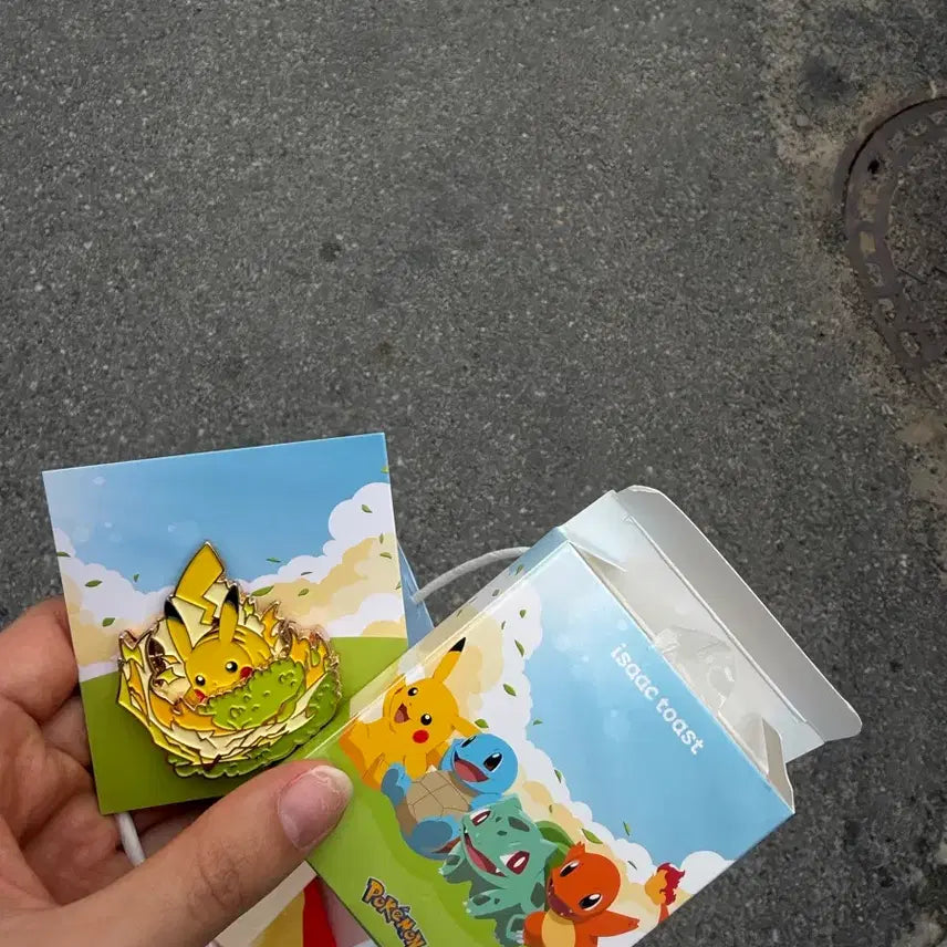 [BUNJANG] Isaac Toast Pikachu Badge / 이삭토스트 피크츄뱃지