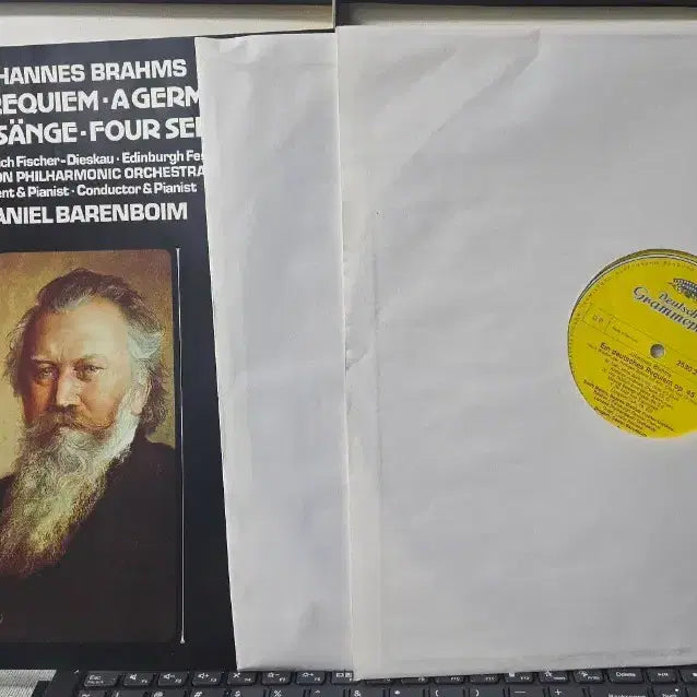 [BUNJANG] Daniel Barenboim Johannes Brahms German Requiem 2LP Box Set / 다니엘바렌보임_독일레퀴엠_2LP BOX GERMANY