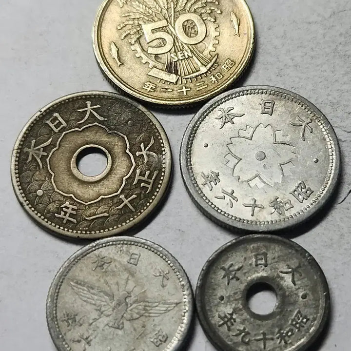 [BUNJANG] Phoenix 50 Sen Coin Bundle (1946) - Japanese Government Issue / 피닉스 동전 패전 일본정부 주화 50전 + 4개 주화 일괄판매