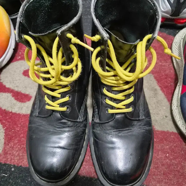 [BUNJANG] Dr. Martens 1460 Original 8-Eyelet Boots (Custom Yellow Laces) / 닥터마틴 270 8홀 (엘로운끈 커스텀)