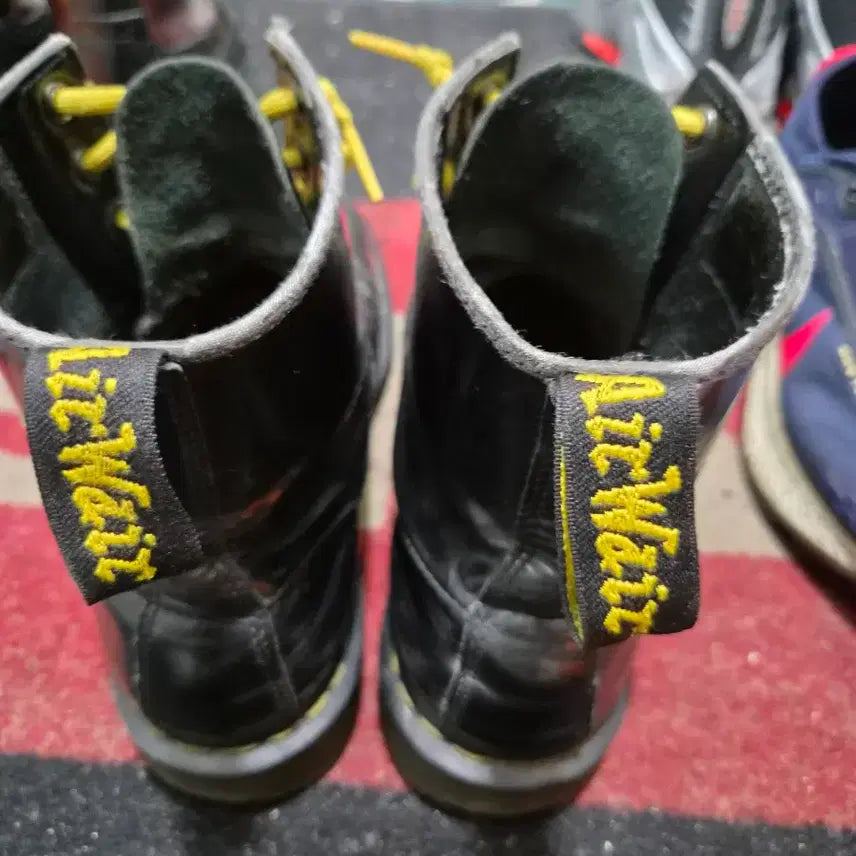 [BUNJANG] Dr. Martens 1460 Original 8-Eyelet Boots (Custom Yellow Laces) / 닥터마틴 270 8홀 (엘로운끈 커스텀)