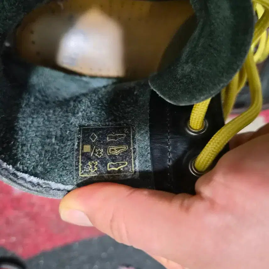 [BUNJANG] Dr. Martens 1460 Original 8-Eyelet Boots (Custom Yellow Laces) / 닥터마틴 270 8홀 (엘로운끈 커스텀)