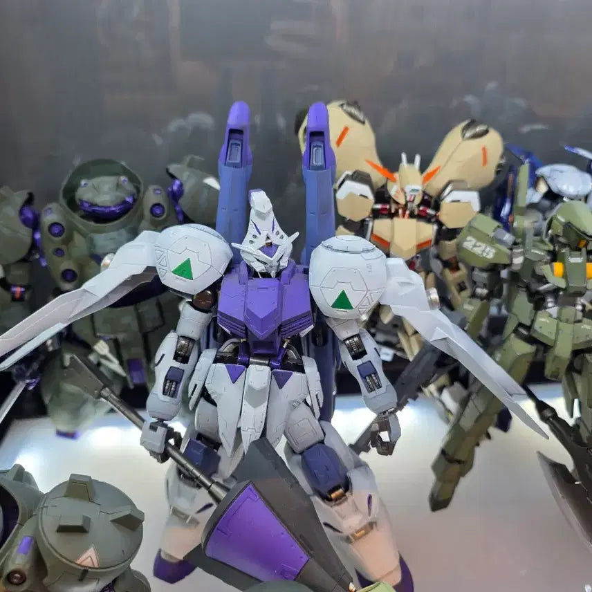 [BUNJANG] Gundam: Iron-Blooded Orphans 1/100 Scale Painted Model Set (11 Types) / 철혈의 오펀스 11종 도색작 1/100