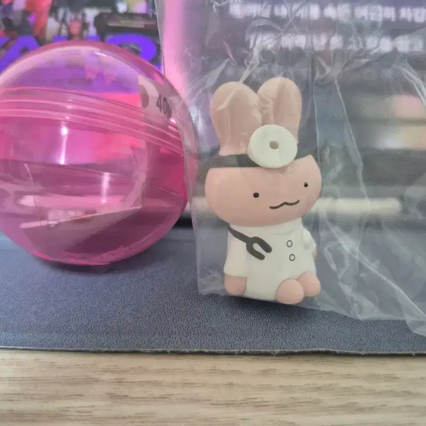 [BUNJANG] Opened Rabbit Gacha Toy / 토끼 가챠