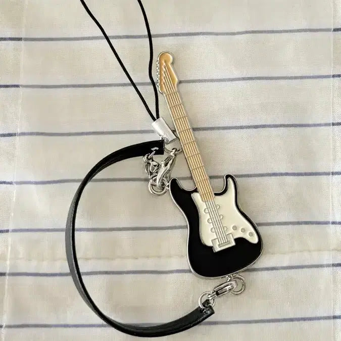 [BUNJANG] DAY6 Sungjin Mini Guitar Strap / 데이식스 성진 방이 30 미니 기타 스트랩 원가이하 양도
