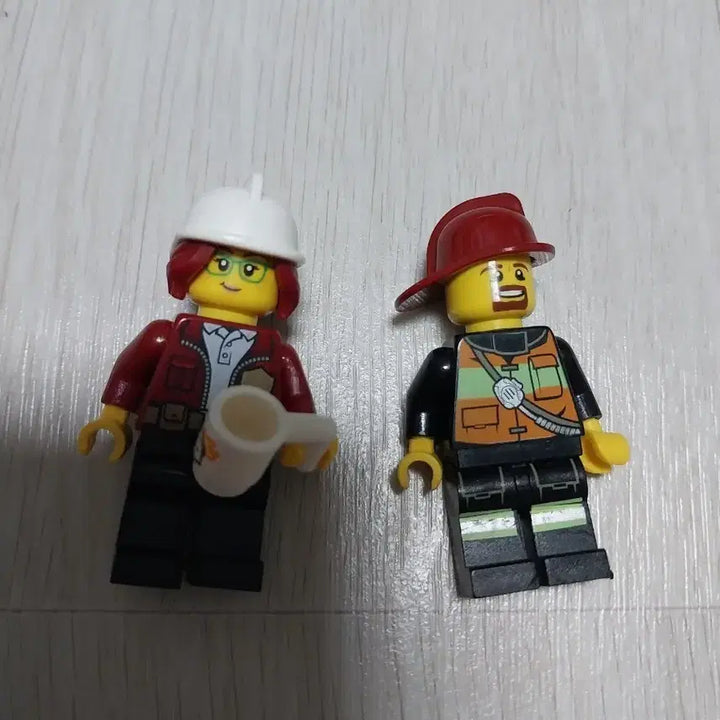[BUNJANG] LEGO Firefighter and Freya Figure Set / 레고 피규어 2개 , 소방관과 프레야 소장님