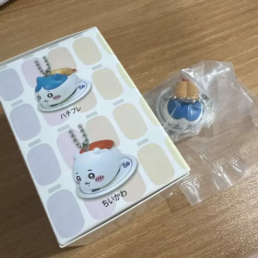 [BUNJANG] Chiikawa Hachiware Acrylic Stand &amp; Kurazushi Collaboration Keychain Set / 치이카와 먼작귀 하치와레 굿즈 팔아요