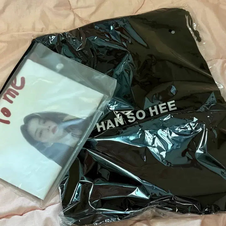 [BUNJANG] Han So Hee Fan Meeting Gift String Backpack &amp; Photo Slogan / 한소희 팬미팅 기프트 판매합니다