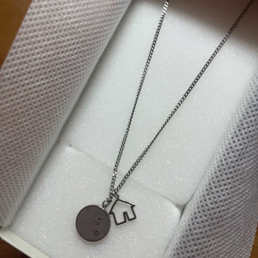 [BUNJANG] BOYNEXTDOOR 1st Anniversary Necklace - Yunhak / 급처)보넥도 1주년 목걸이 운학
