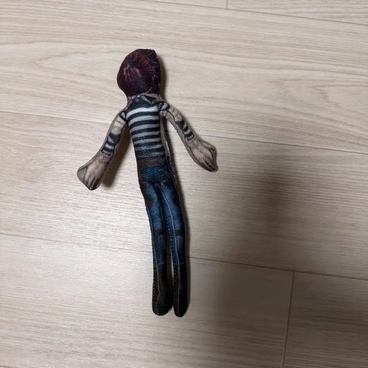 [BUNJANG] Identity V Prisoner Cursed Doll Figure (23cm) / 제5인격 죄수 흉물인형 저주인형 팔아요 (23cm)