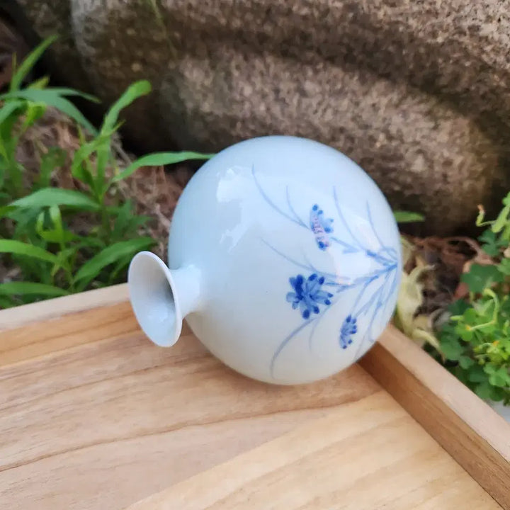 [BUNJANG] Joseon Dynasty Blue-and-White Porcelain Vase with Floral Motif / 청화백자 초화문 앵병