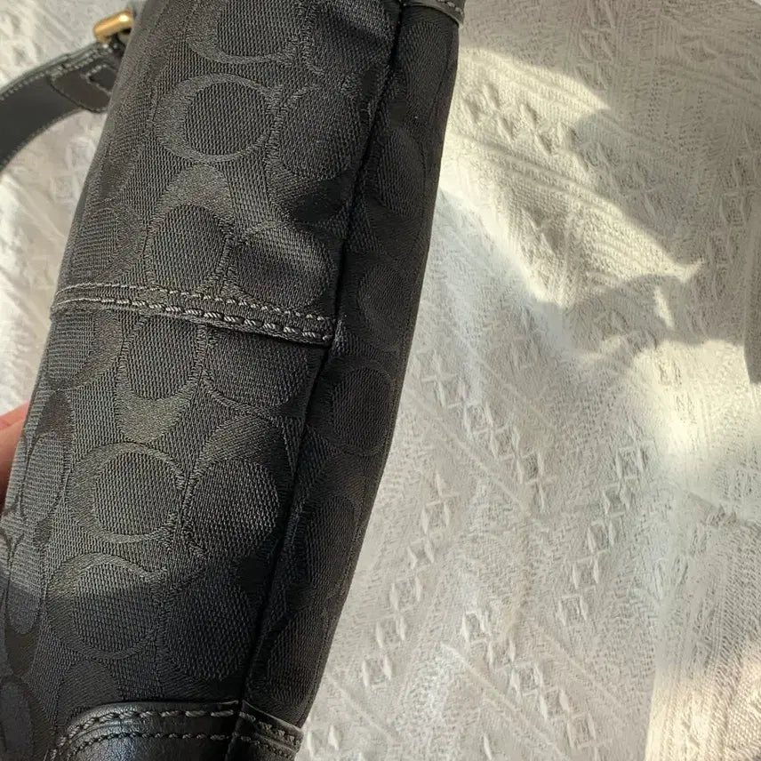 [BUNJANG] Coach All Black Fabric Shoulder Bag / SALE Coach 올블랙 패브릭 숄더백