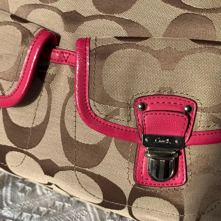 [BUNJANG] Coach Two-Buckle Shoulder Bag Beige/Pink / Coach 베이지 핑크 투버클 숄더백