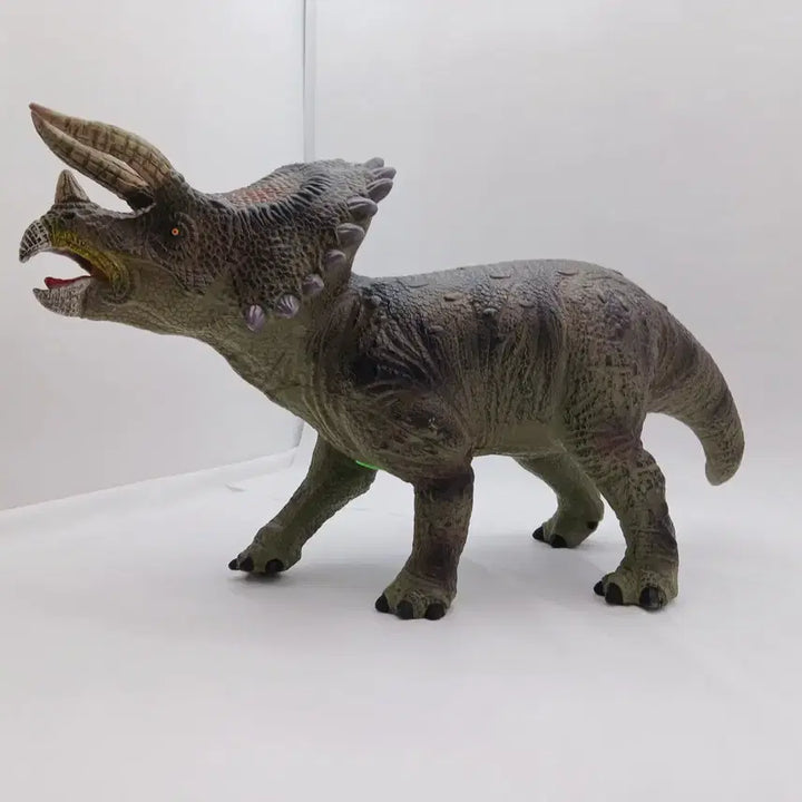 [BUNJANG] Jurassic World Soft Dinosaur Figure Triceratops Toy Model / 쥬라기월드 공룡 피규어 장난감 모형 인형 말랑말랑 소프트 트리케라톱스