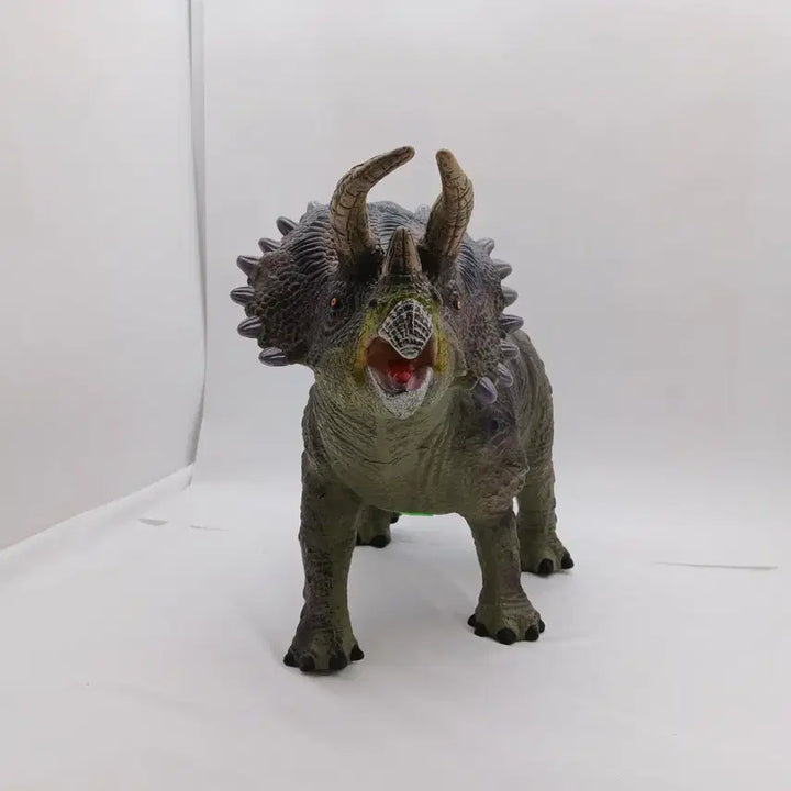[BUNJANG] Jurassic World Soft Dinosaur Figure Triceratops Toy Model / 쥬라기월드 공룡 피규어 장난감 모형 인형 말랑말랑 소프트 트리케라톱스
