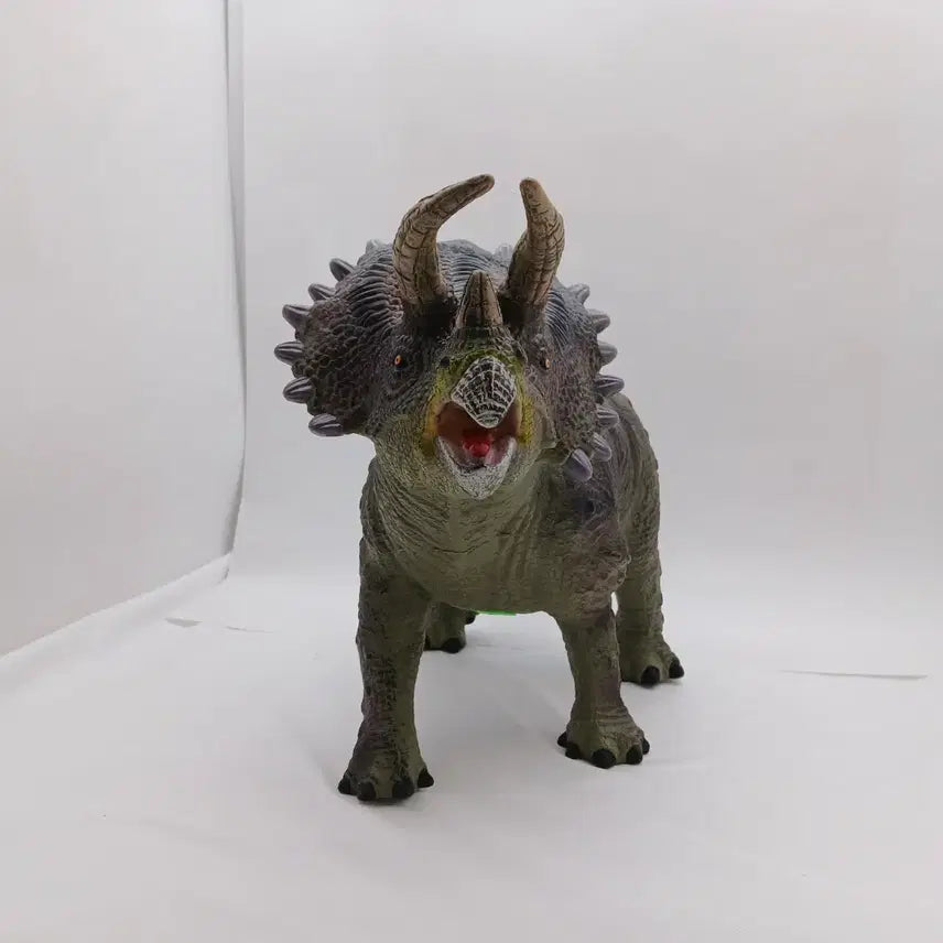 [BUNJANG] Jurassic World Soft Dinosaur Figure Triceratops Toy Model / 쥬라기월드 공룡 피규어 장난감 모형 인형 말랑말랑 소프트 트리케라톱스