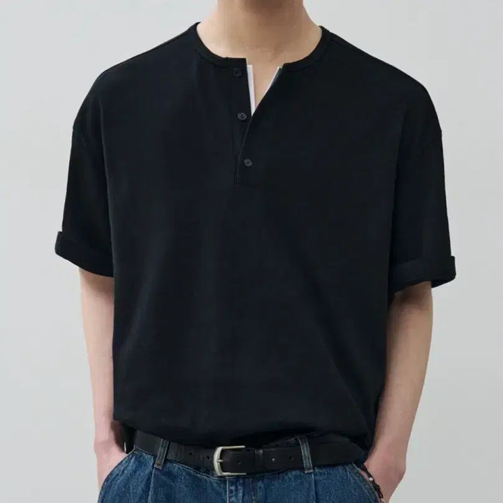 [BUNJANG] Alice Live Layered Henleys Half T-shirt Black / 알리스 리브드 레이어드 헨리넥 하프 티셔츠 블랙