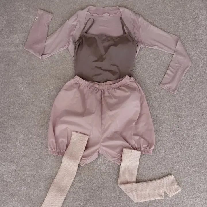 [BUNJANG] Eflora Leotard Set (Size 55-66) with Mignon Ballet Leg Warmers and Sweatpants / 성인 취미 발레복 (55~66) 세트 판매합니다