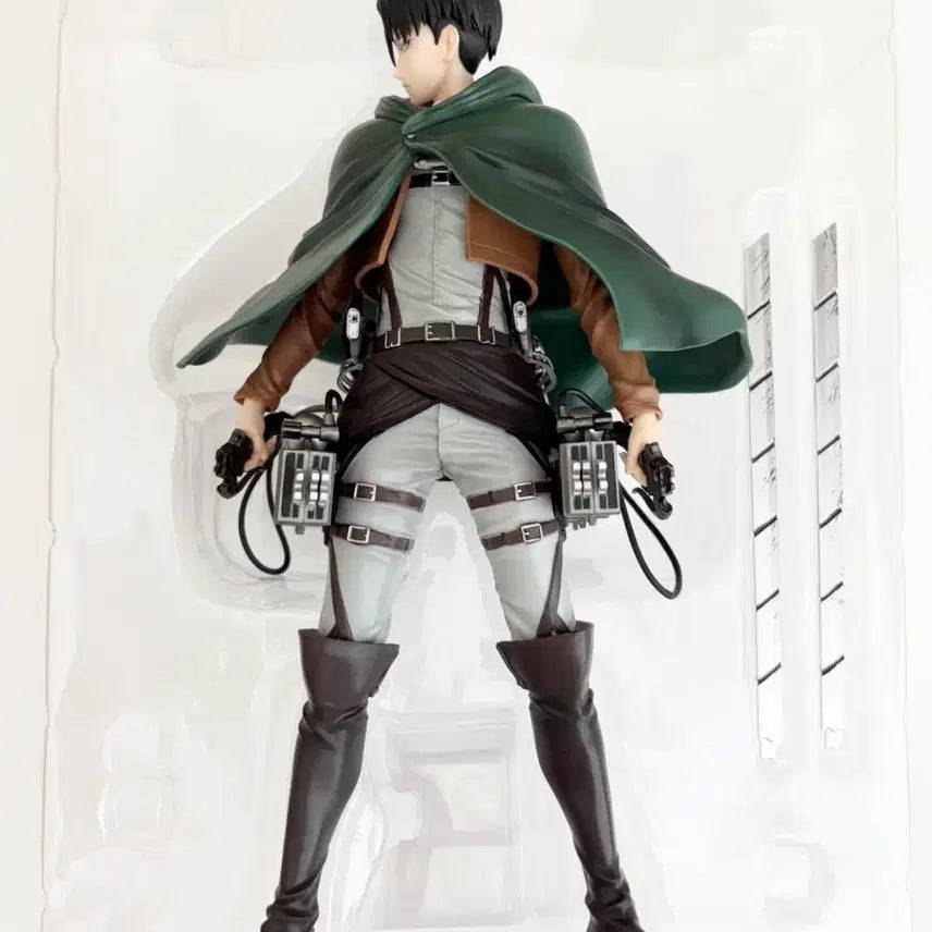 [BUNJANG] Attack on Titan Levi B Prize Beast Titan Figure / 진격의 거인 리바이 b상 짐승거인은 내가 잡는다