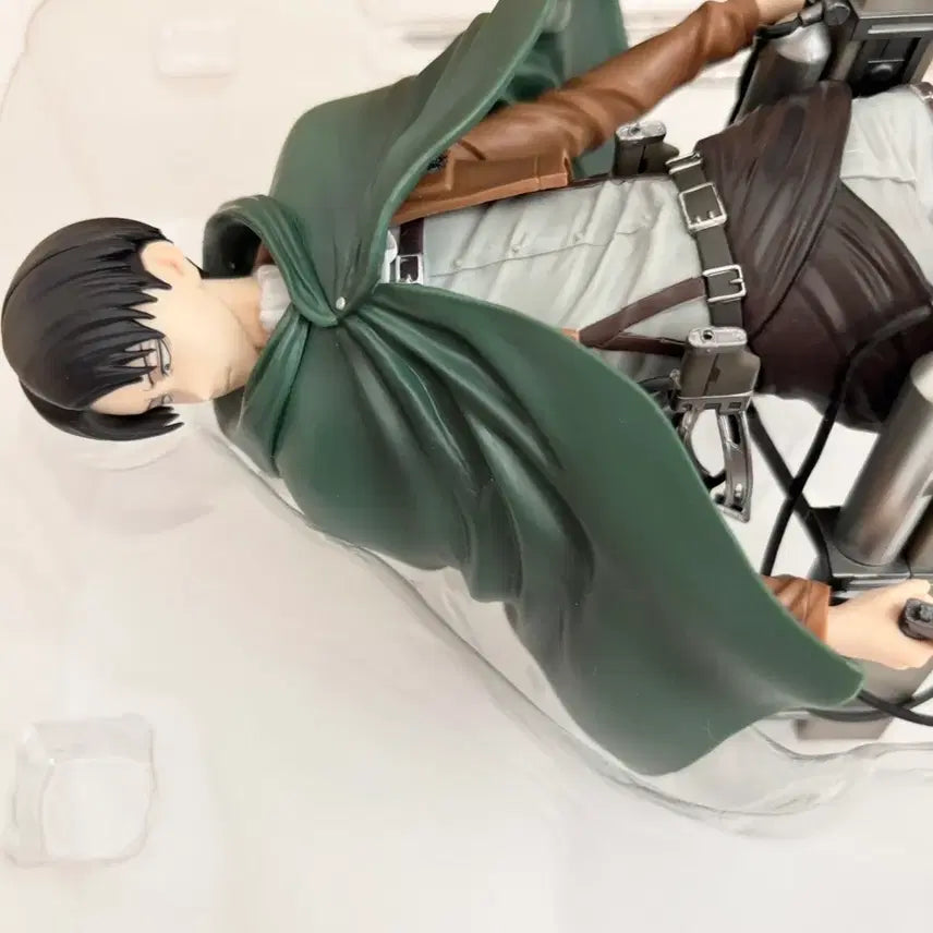 [BUNJANG] Attack on Titan Levi B Prize Beast Titan Figure / 진격의 거인 리바이 b상 짐승거인은 내가 잡는다