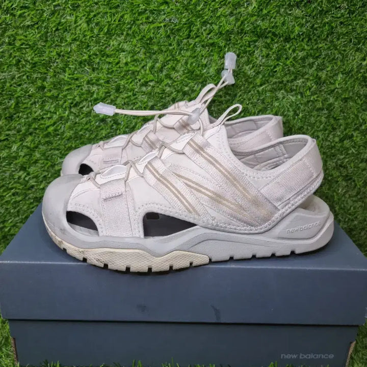 [SOLD OUT] 뉴발란스 샌들 (240)
