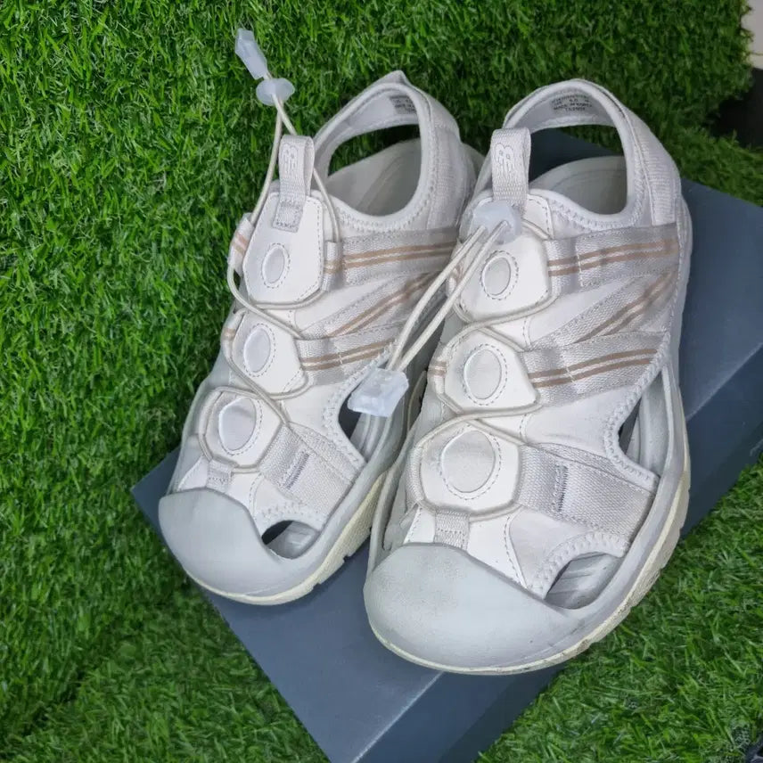 [SOLD OUT] 뉴발란스 샌들 (240)