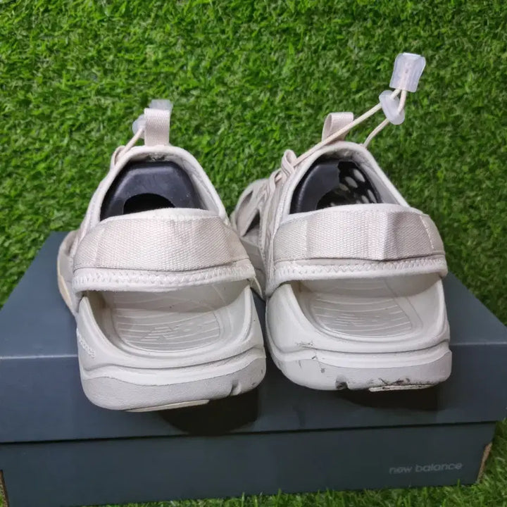 [SOLD OUT] 뉴발란스 샌들 (240)