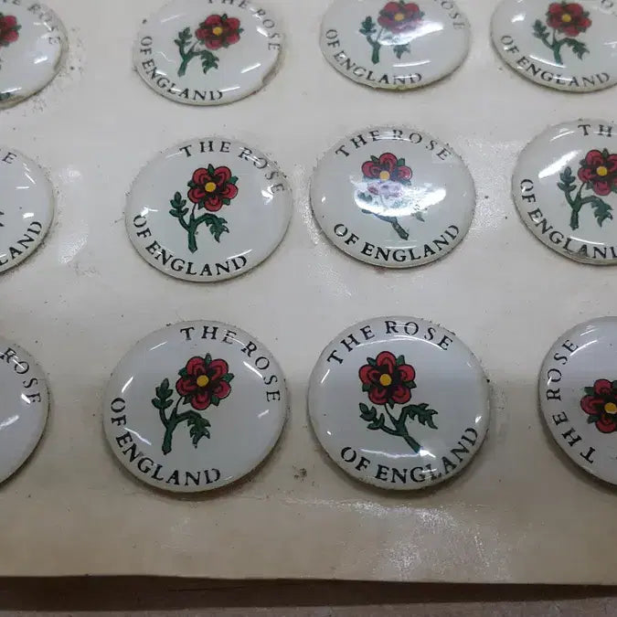 [BUNJANG] British Vintage Badges, Cards, and Replica Money Bundle / 영국 카드, 뱃지 외 일괄