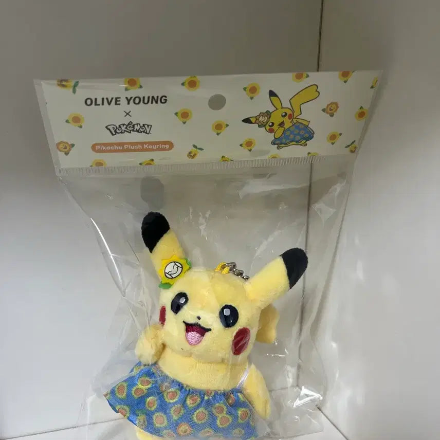 [BUNJANG] Olive Young Pokemon Summer Vacation One-Piece Pikachu Keyring Plush Doll / 올리브영 포켓몬 여름방학 원피스 피카츄 키링 인형 미개봉 새상품