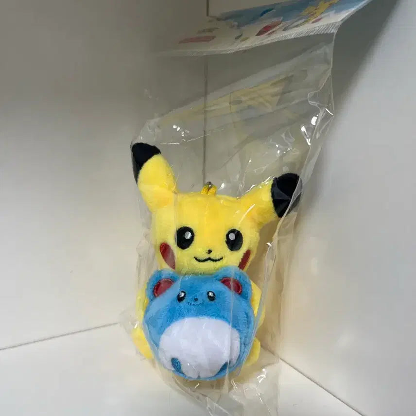 [BUNJANG] Pokemon Center Marill Beach Ball Pikachu Plush Keychain / 올리브영 포켓몬 에디션 포켓몬스터 인형키링 마릴 비치볼 피카츄
