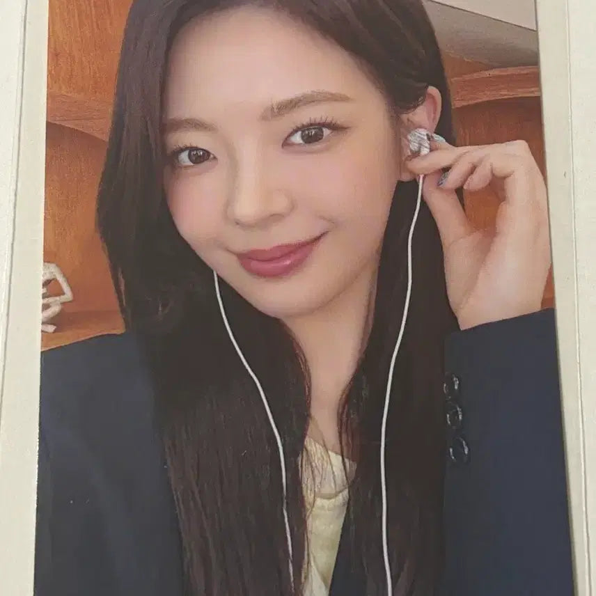 [BUNJANG] ITZY Lia Makestar MZ Employee Ver. Double-Sided Photocard / [양도] 있지(ITZY) 리아 메이크스타 mz사원 ver. 양면포카
