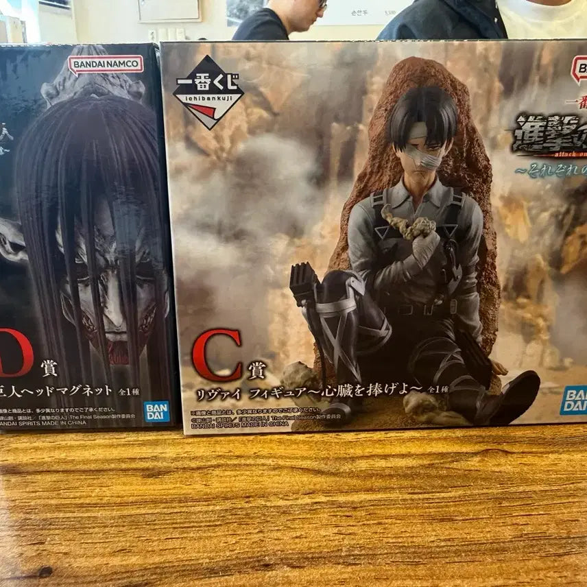 [BUNJANG] Attack on Titan Levi Figure (C Prize) &amp; Eren Head Magnet (D Prize) Bundle / 진격의 거인 리바이 피규어 C상 + 엘런 헤드 마그넷 D상