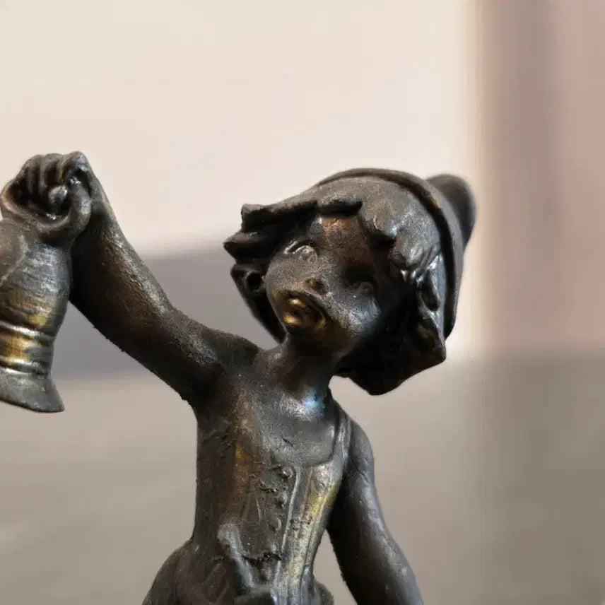 [BUNJANG] Italian "Girl Holding a Bell" Pewter Ornament / 이태리 "종을 들고 있는 소녀" 주석 장식품