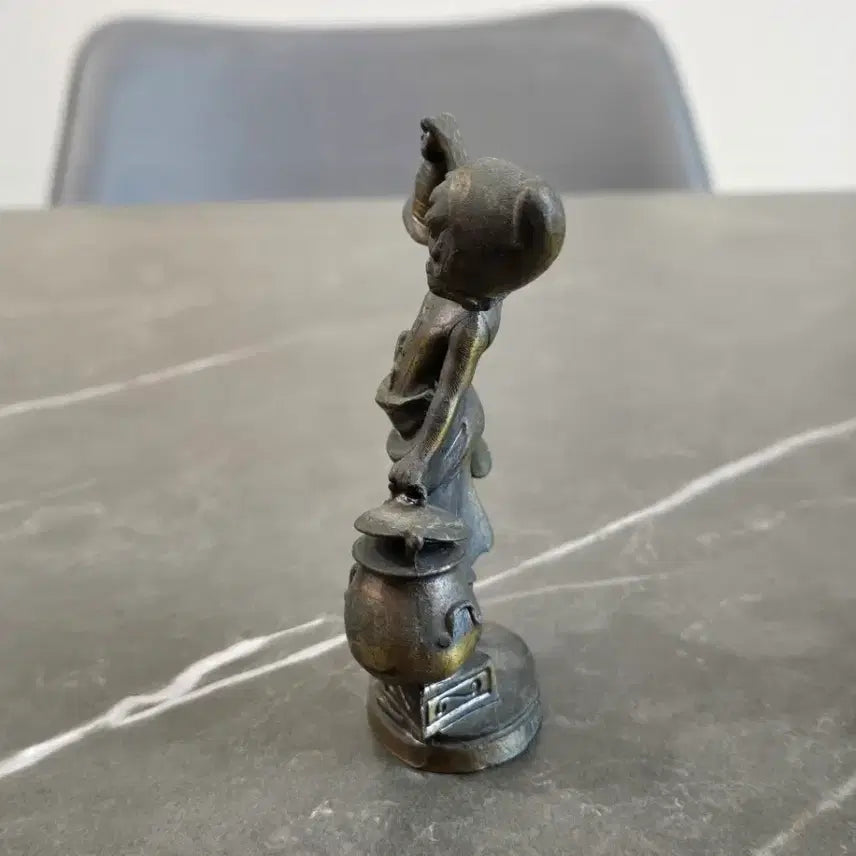 [BUNJANG] Italian "Girl Holding a Bell" Pewter Ornament / 이태리 "종을 들고 있는 소녀" 주석 장식품