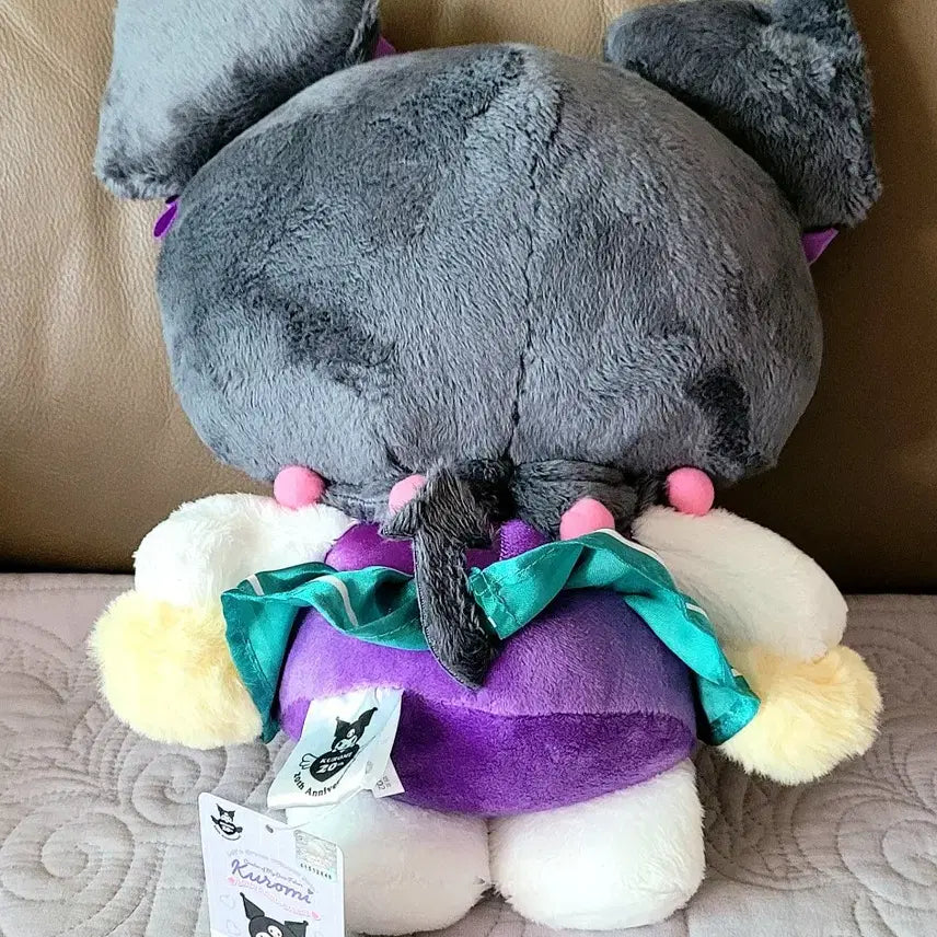 [BUNJANG] Sanrio Kuromi 20th Anniversary Plush + Hello Kitty Gold Keyring (New) / 산리오 정품 쿠로미 20주년 인형+헬로키티 골드 키링(새상품)