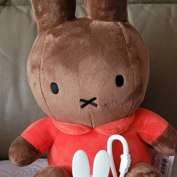 [BUNJANG] Miffy Creamy Brown Plush + Silicone Pouch Keyring Set (New) / 미피크리미 브라운 오렌지 인형 + 실리콘 파우치키링 세트(새상품)