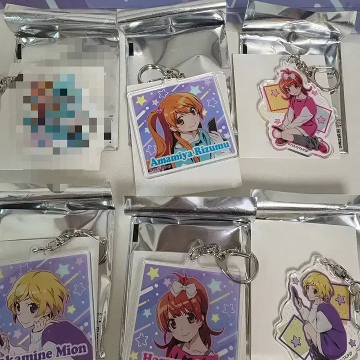 [BUNJANG] Prism Stone 15th Anniversary Casual Wear EEO Keychain &amp; Can Badge Set / 프리즘스톤 15주년 사복 eeo 키링 캔뱃지 판매